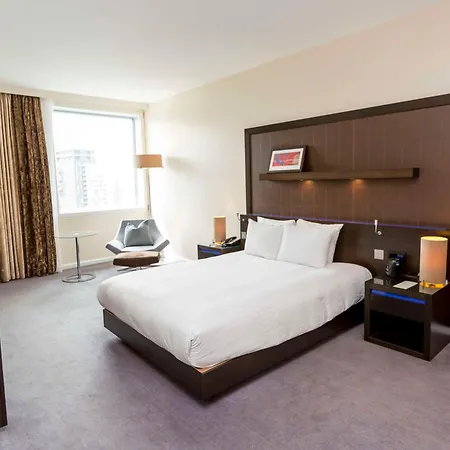 Hilton London Canary Wharf Exterior photo
